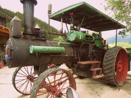Výstava historických traktorov